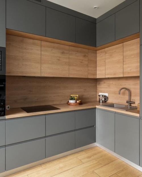 Сочетание дерева и серого цвета на кухне. 01