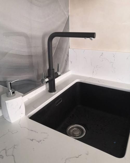 Строгая лаконичная кухня без лишних деталей. 08