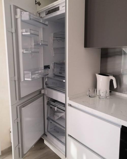 Строгая лаконичная кухня без лишних деталей. 05