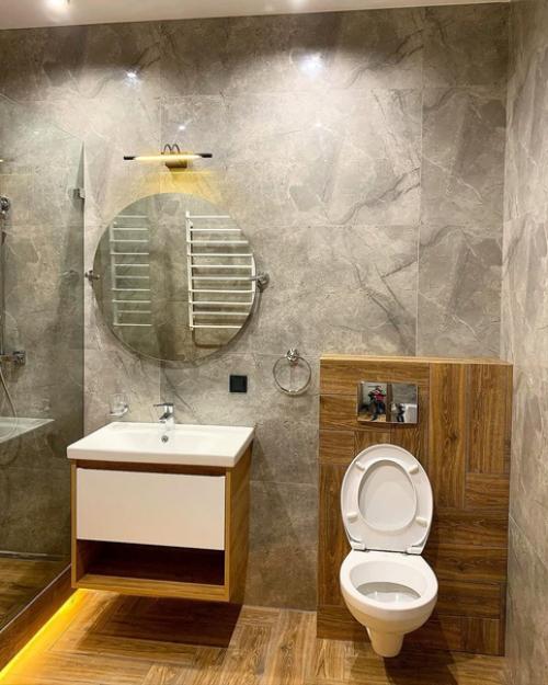 Совмещенный санузел.  Идеальное сочетание плитки под мрамор с плиткой под дерево! 01