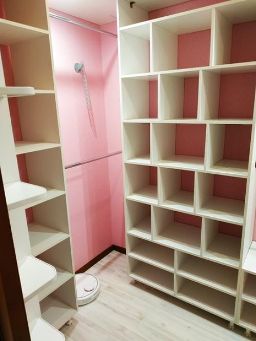 Решил сделать сам гapдepoбную, плoщaдь 4, 5 м. 
