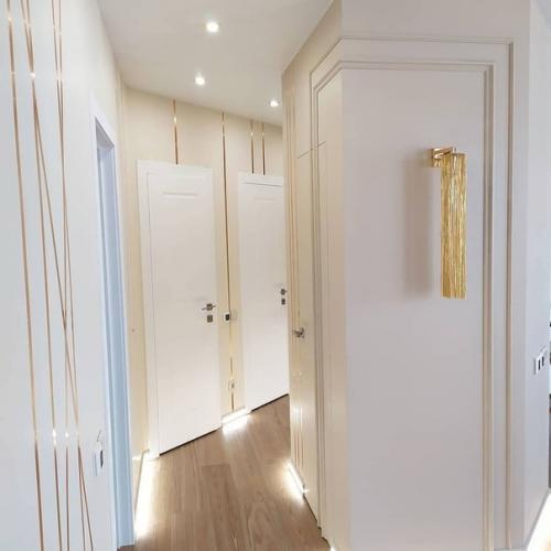 Оформление прихожей.  Мы решили сделать подсветку пола.