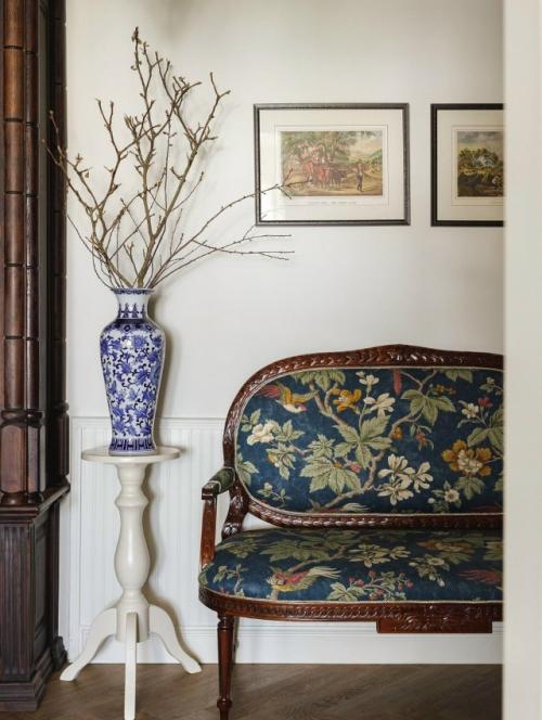 Очень атмосферный проект, где интерьер стал не просто фоном, а продолжением семейной истории. 03