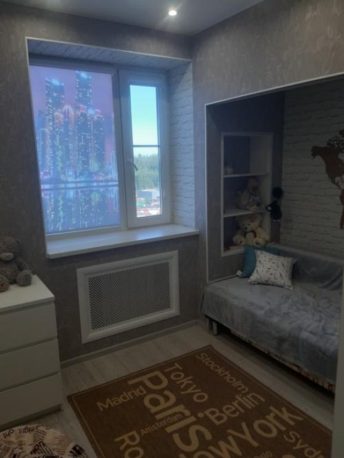 Сделали ремонт в комнате дочери.