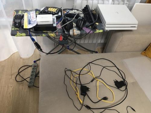 Интересная идея, как скрыть провода.