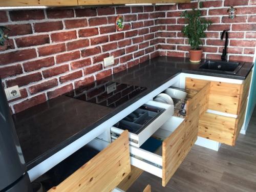 Вот такая самодельная кухня от нашего подписчика. 07