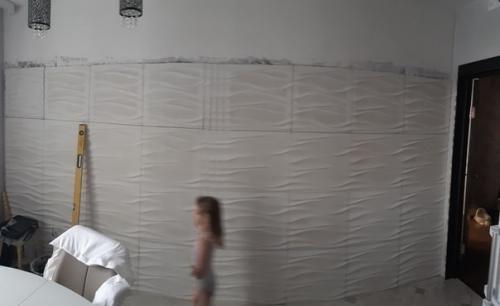 А мы решили одну стену в кухне декорировать панелями. 01