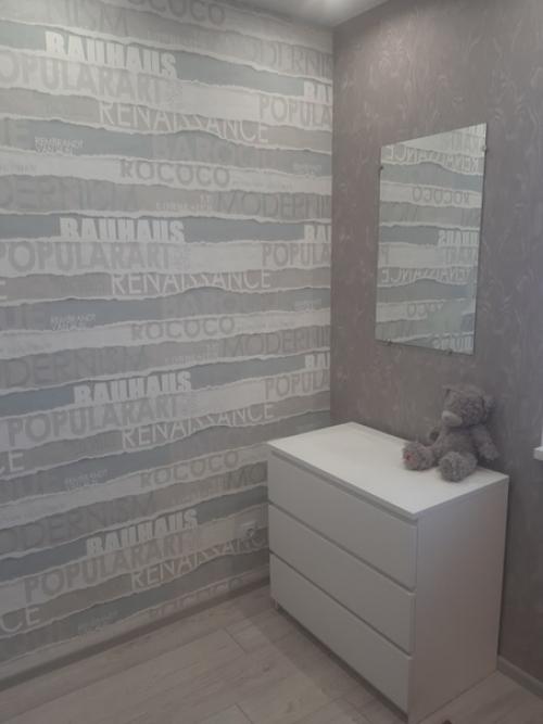 Сделали ремонт в комнате дочери. 03