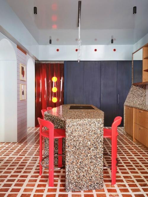 Дом аны Араны в Мадриде - это не просто жильё, а настоящая творческая лаборатория. 03