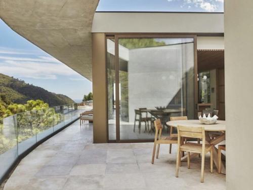 Сад на крыше с видом на горы. 02