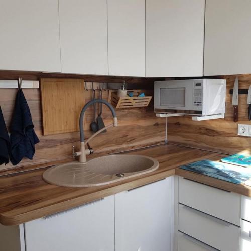 Максимально практичный интерьер кухни в сталинке.