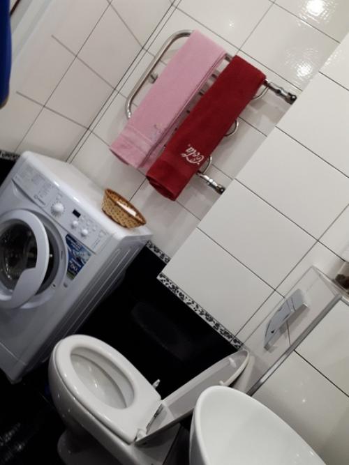 Довольно бюджетный ремонт в оочень маленькой комнате.