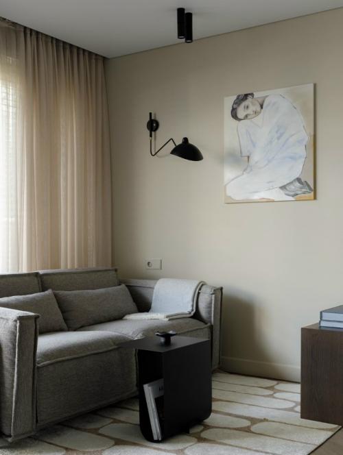 Эта однокомнатная квартира создавалась для старшей дочери заказчиков - пространства должно было хватать и для учёбы, и для отдыха. 05