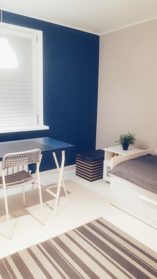 Наша детская.  Шкафа нет, будет гардеробная, пока там не очень. 01