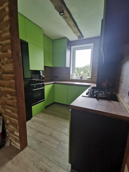 Наш подписчик своим ремонтом на даче делится.