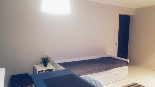 Наша детская.  Шкафа нет, будет гардеробная, пока там не очень. 02