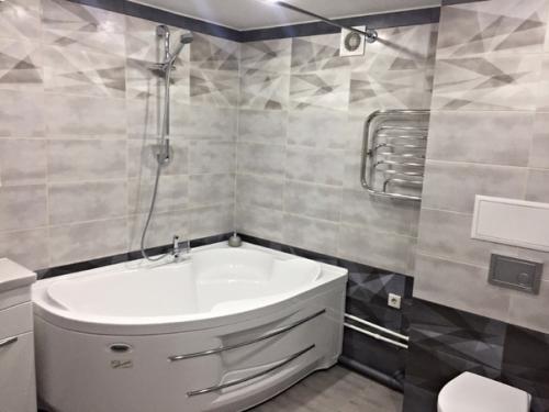 Закончили полностью ванную комнату.  