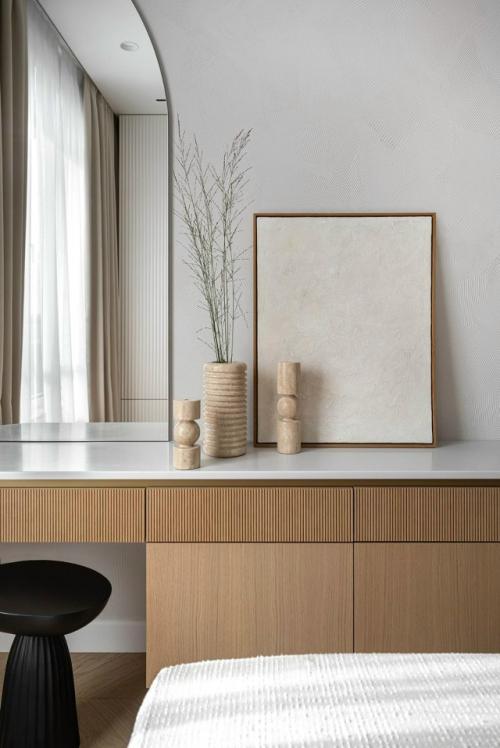 Дизайнеры студии Nuova Home создали интерьер, в котором нет ничего лишнего, но есть характер и продуманность. 03