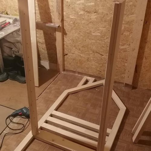 Сделал дочке кроватку делал из массива. 02