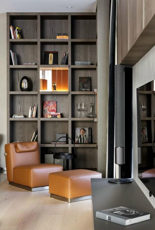 Студия Heut Architects создала сдержанный, продуманный интерьер для молодой пары, которая ценит искусство, хорошие книги и вино. 05