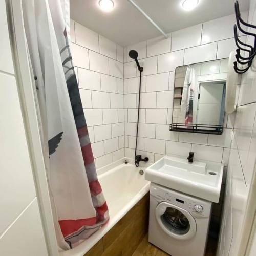 Наш ремонт старались, подбирали всё сами. 04