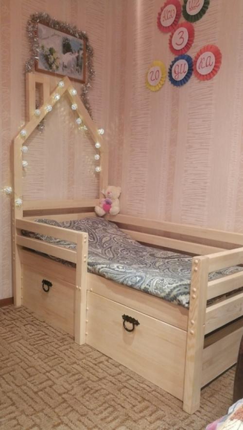 Сделал дочке кроватку делал из массива. 05