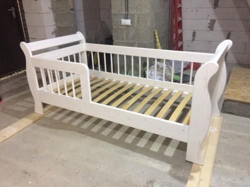 Раз уж тут все хвалятся сделал вот такую кроватку для своей дочи! 01