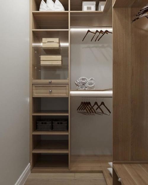 Посмотрите, какая замечательная идея для организации гардеробной на 3 кв. 01