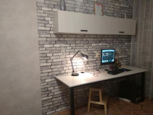 Сыну 14 лет, уже вырос со своего письменного стола. 03