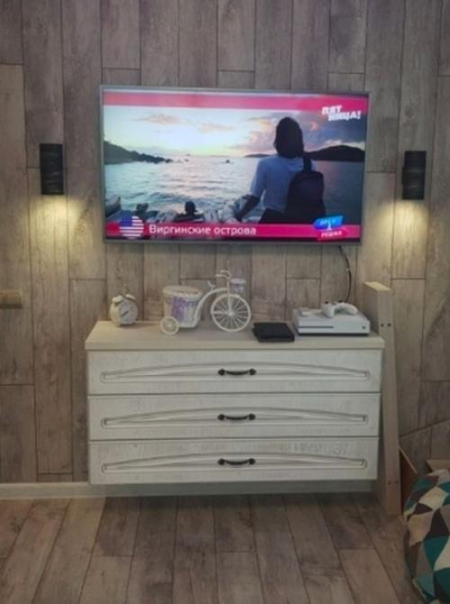 На самом деле не так уж и много остается удачных вариантов для детской комнаты, если нужно разместить там двух детей, двух школьников. 03