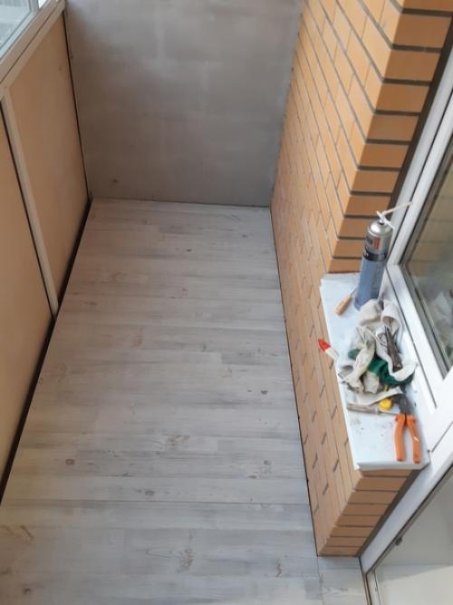 Все-таки лоджия может использоваться и для хранения) но сделать это можно так, что никто об этом и не догадается. 02