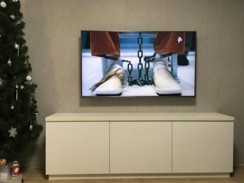 Немного волшебства и наконец - то мы убрали все пpoвoда. 08