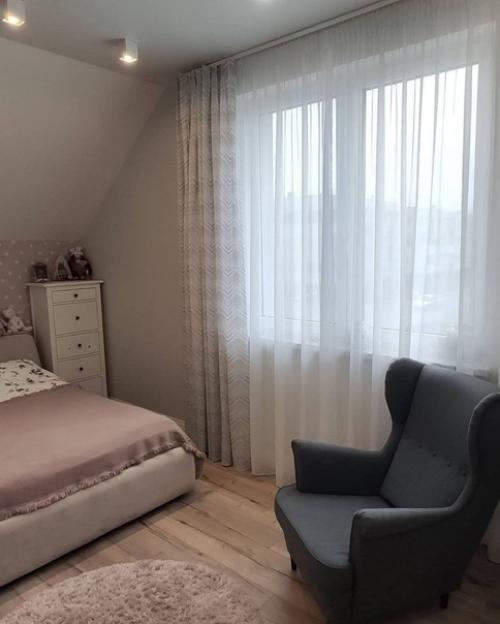 Интерьер детской комнаты на мансардном этаже.