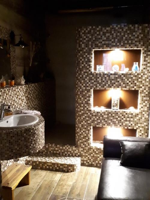 Душ 7 м 2. вход из спальни, дверь стеклянная. 02