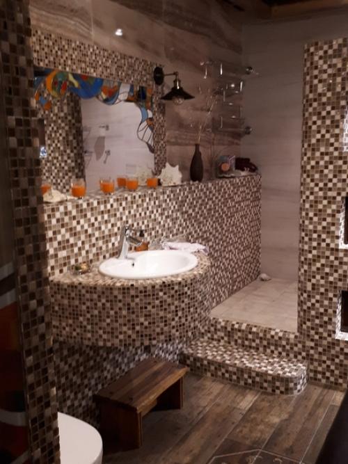 Душ 7 м 2. вход из спальни, дверь стеклянная. 03