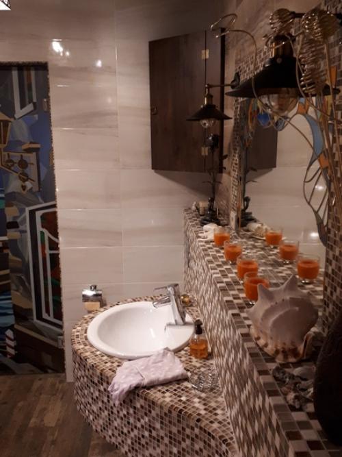 Душ 7 м 2. вход из спальни, дверь стеклянная. 06