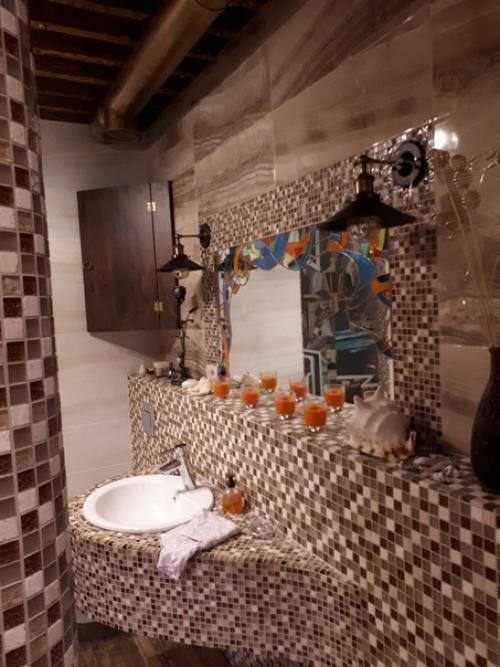 Душ 7 м 2. вход из спальни, дверь стеклянная. 08