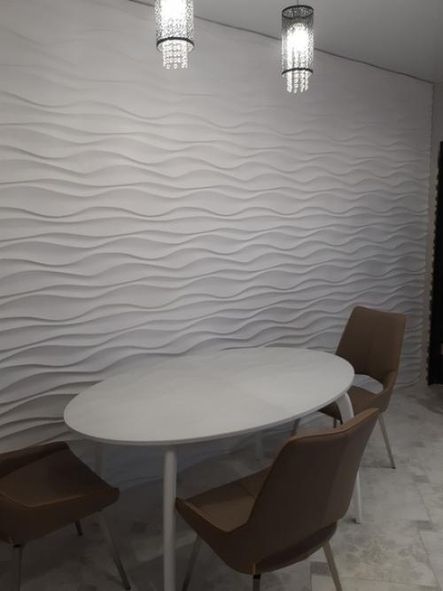 А мы рискнули и вместо обоев и покраски остановились на отделке стены гипсовыми 3 д панелями. 04