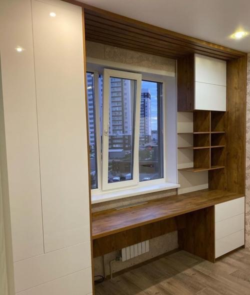 Очень понравилась идея с установкой шкафов у окна. 04
