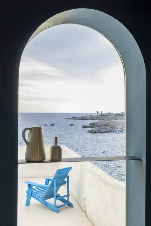 У ионического моря стоит дом с уникальным иллюминатором! 06