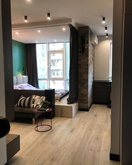 Интересный подход к обустройству однушки.