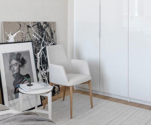 Интерьер квартиры в скандинавском стиле, но с некоторыми интересными деталями. 05