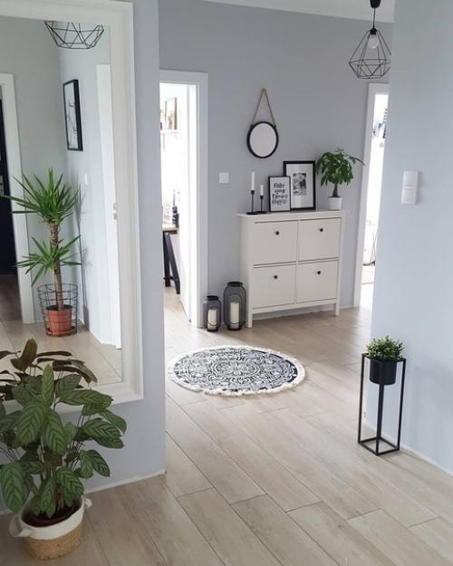 Вроде простенько, но действительно уютно, много света. 02