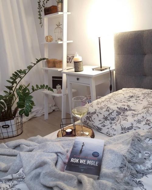 Вроде простенько, но действительно уютно, много света.