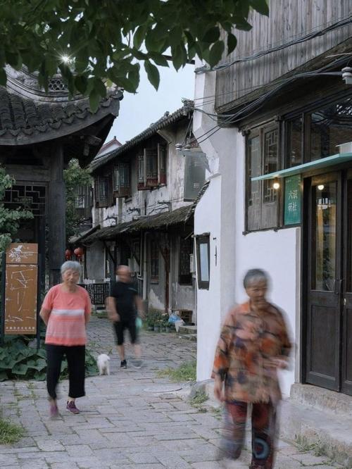 Дом в Шанхае: как вдохнуть свет в старое пространство. 01