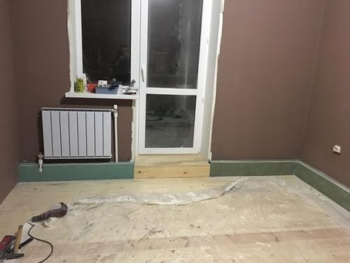 Женщина тоже может самостоятельно сделать ремонт в квартире. 02