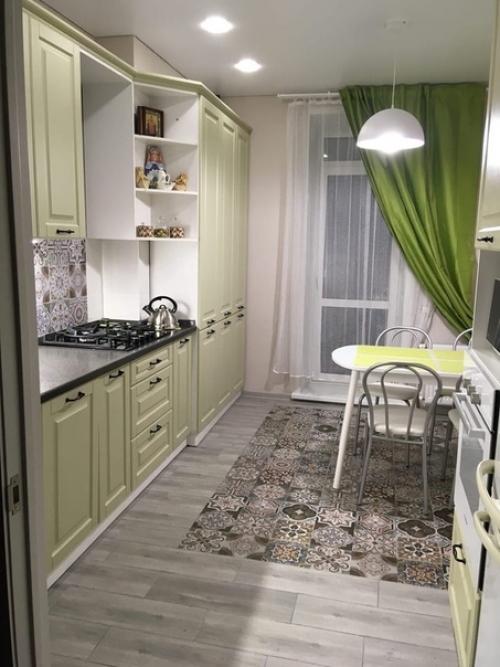 Не все же кухни должны быть белыми.