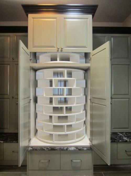 Интересная полка для хранения обуви.