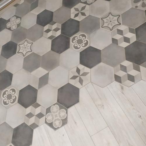 Совместили на кухне плитку и ламинат. 03