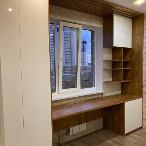 Размещение рабочего места у окна - спорное решение. 01